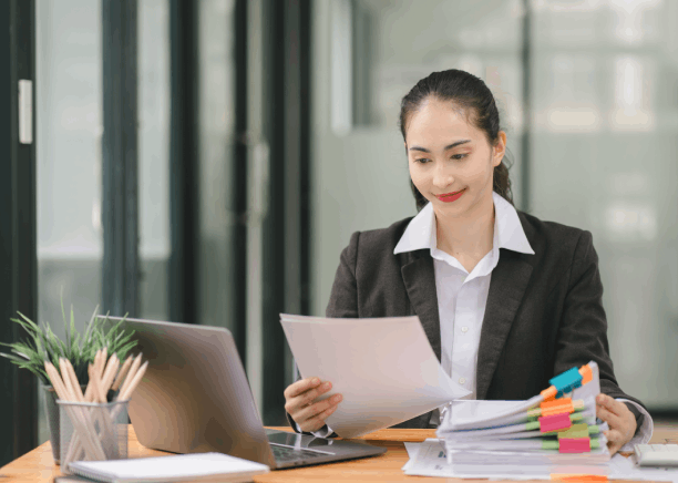 Professional translator providing accurate business translation services in Florida, meeting global business needs.