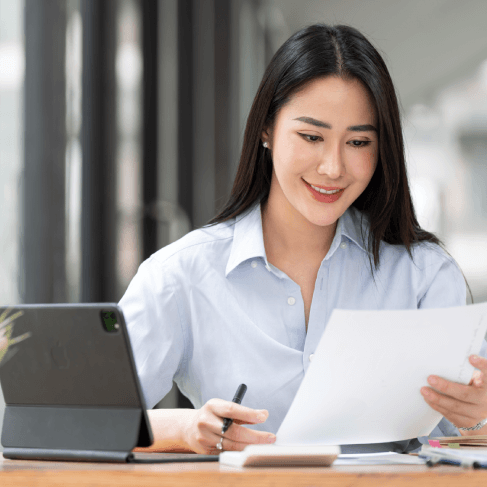 Customer benefiting from expert translation services in Florida, ensuring business documents are accurately translated.