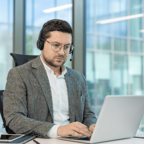 Captioner providing Florida captioning services to engage international audiences with accurate captions for videos.