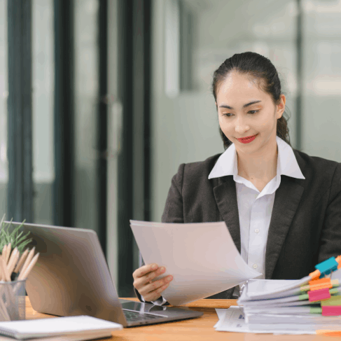 Translator in Florida help clients with expert translations of USCIS documents, ensuring full compliance for immigration.