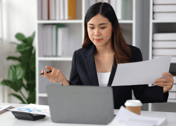 Translator provides certified legal translation services in Florida, ensuring all documents meet the necessary standards.