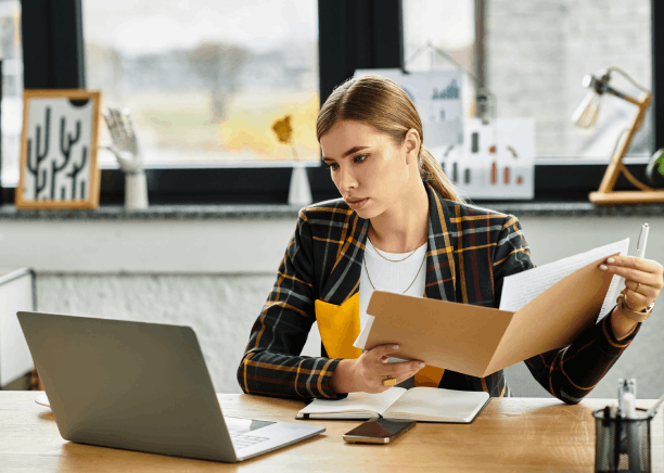 Translator working on Legal Documents such as wills, contracts and court papers in Florida for clients’ legal needs.